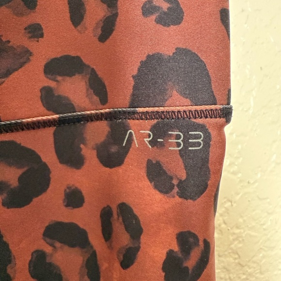AR 33 Leopard Print Leggings - Picture 2 of 5